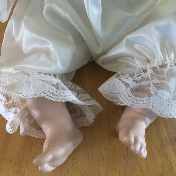 Christmas Around The World Porcelain Blonde Curly Haired Doll 14” h x 10” w - Picture 6 of 6